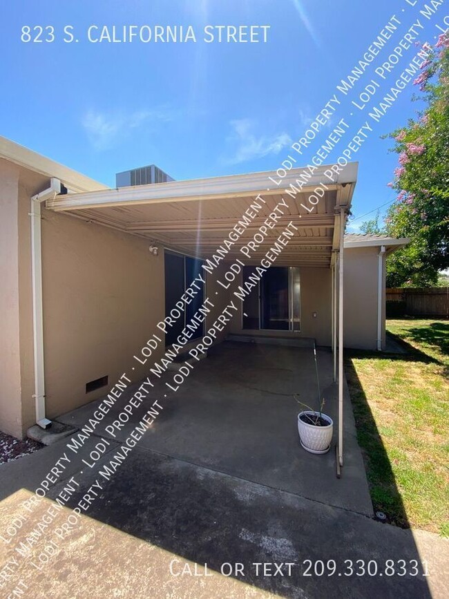 Building Photo - 823 S California St