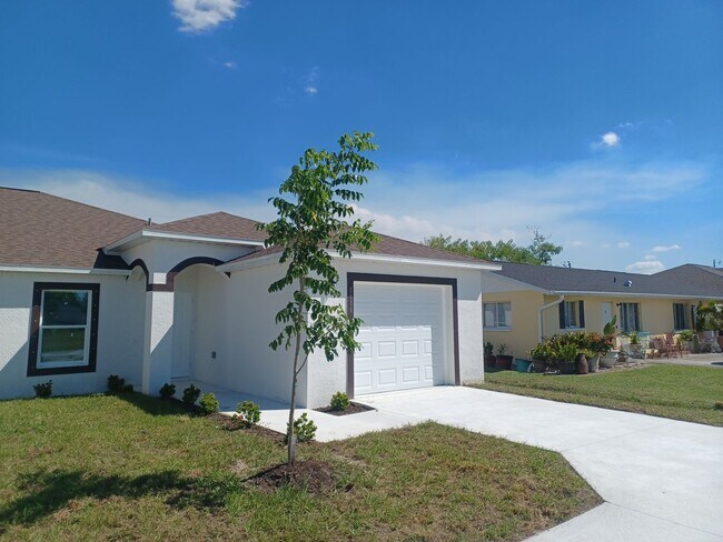 Building Photo - BREAND NEW CONSTRUCTION 3 BR / 2 BA WITH S...