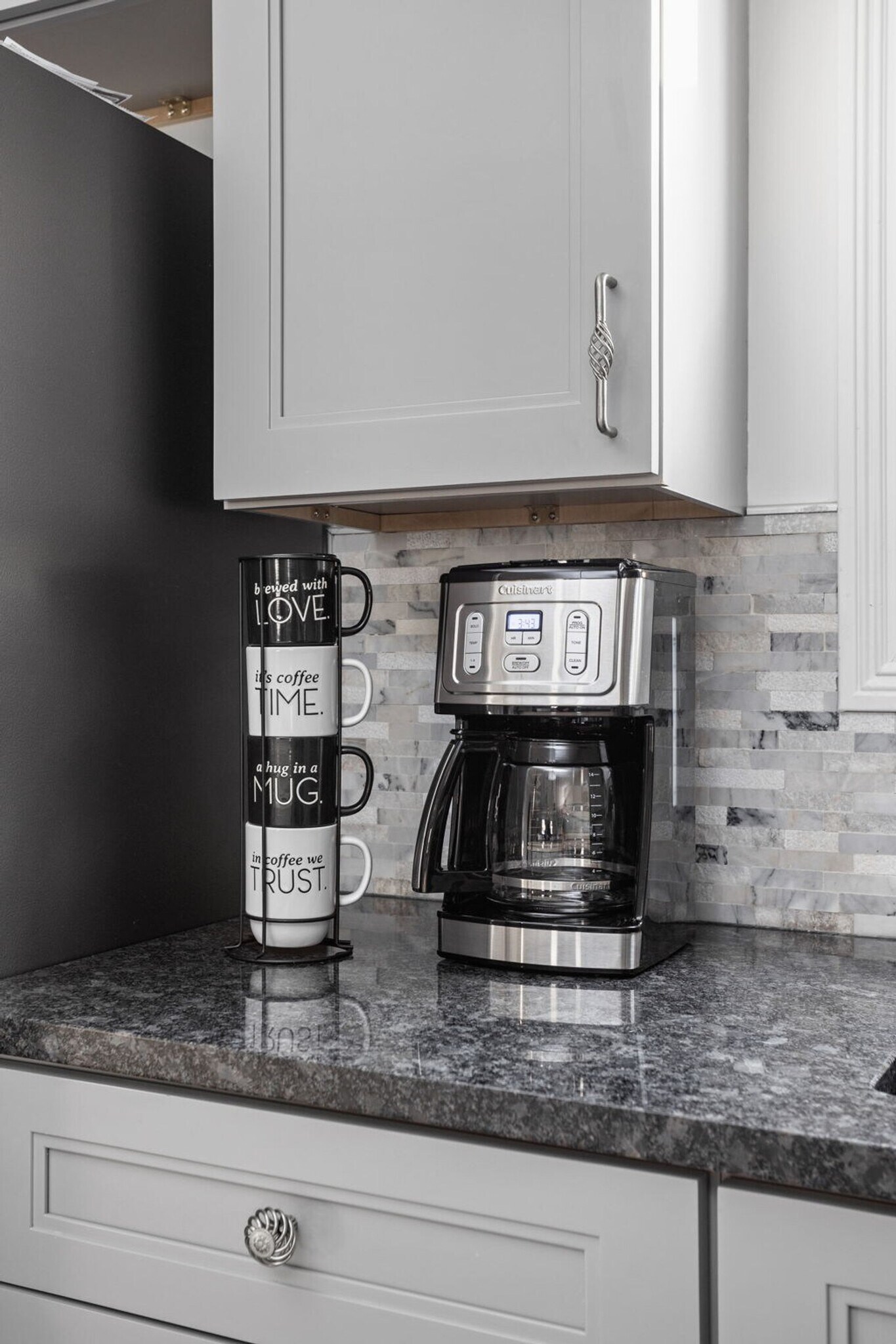 Building Photo - 325 Sanders St