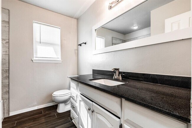 Building Photo - 617 Queensboro Pl