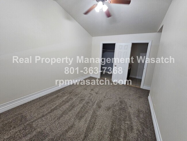 Building Photo - Move In Special!  1/2 Off First Months Rent  Check Out This 3 bed, 2 bath Condo with Hardwood Flo...