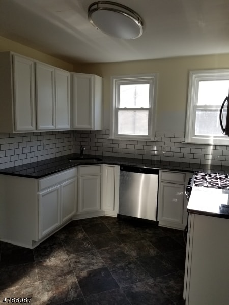 Building Photo - 11 Lewis St