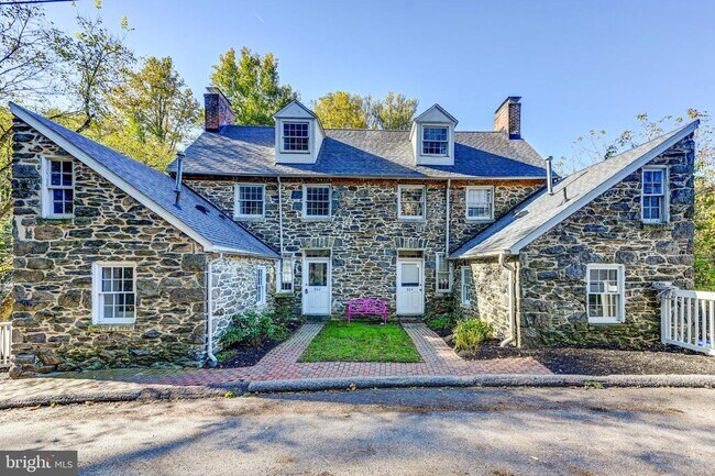 Building Photo - 802 Oella Ave