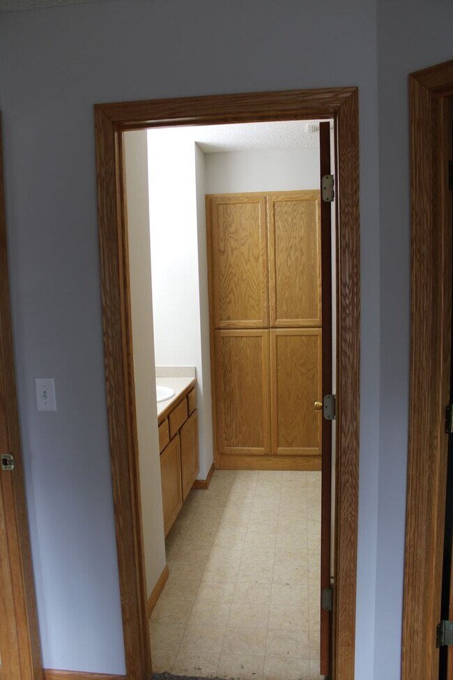 Building Photo - Three bed 2 bath townhome $1750/mo.