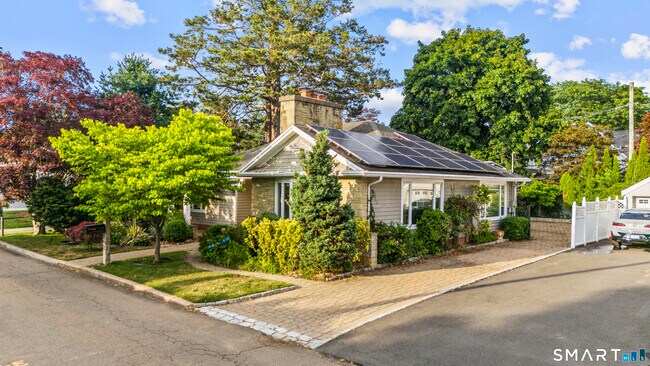 Building Photo - 25 Crescent Bluff Ave