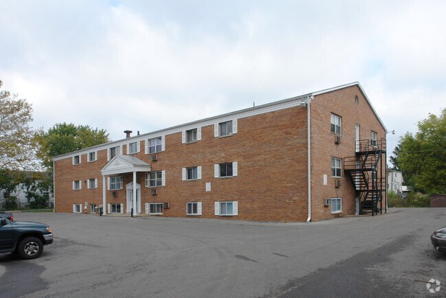 Building Photo - 676 Riverview Dr