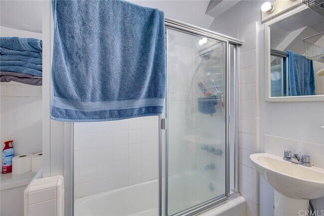 Building Photo - 223 24th St