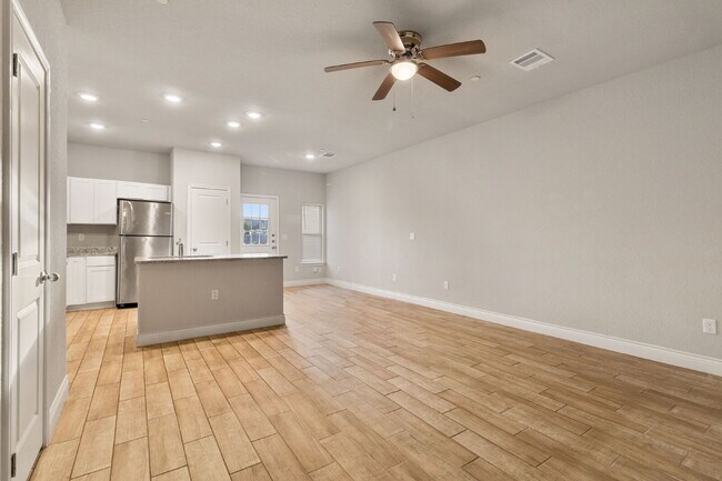 Building Photo - 7314 Savannah Brooks
