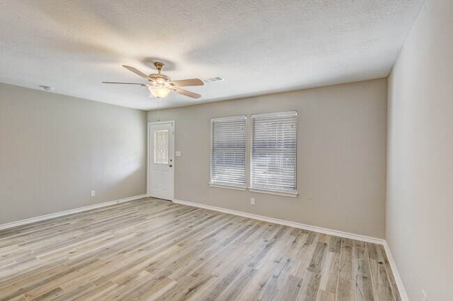 Building Photo - 10559 Royal Andrews Dr
