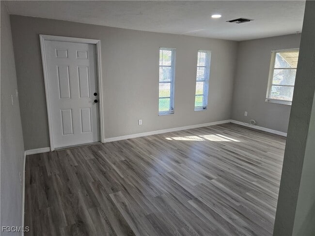Building Photo - 333 Tudor Dr