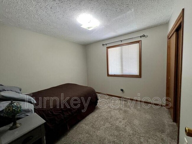 Building Photo - 13309 S 35th Ave