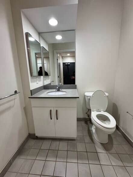 Building Photo - 595 Albany St