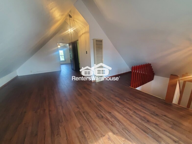 Building Photo - 1607 S 73rd St