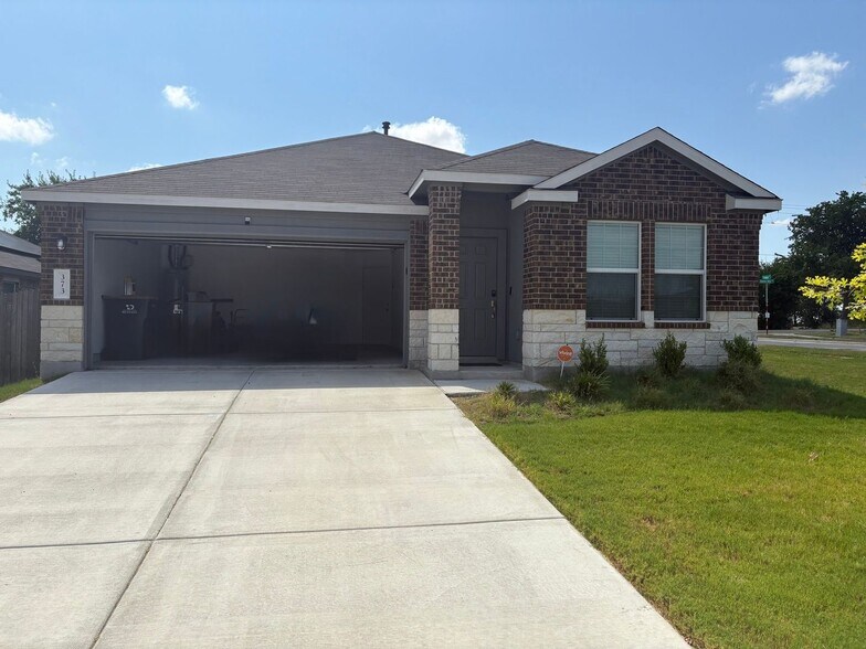 Building Photo - 373 Sonterra Dr