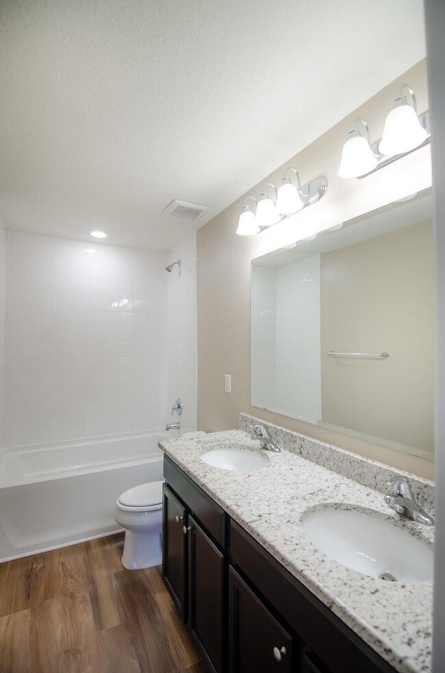 Building Photo - 5600 NW Pine Trail Cir