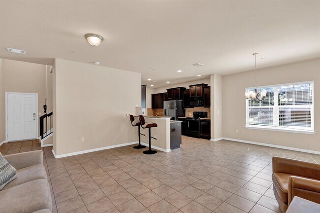 Building Photo - 516 E Slaughter Ln