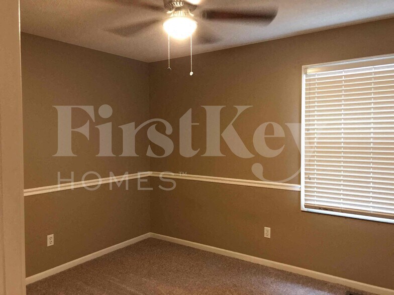 Building Photo - 5212 N Jefferson St