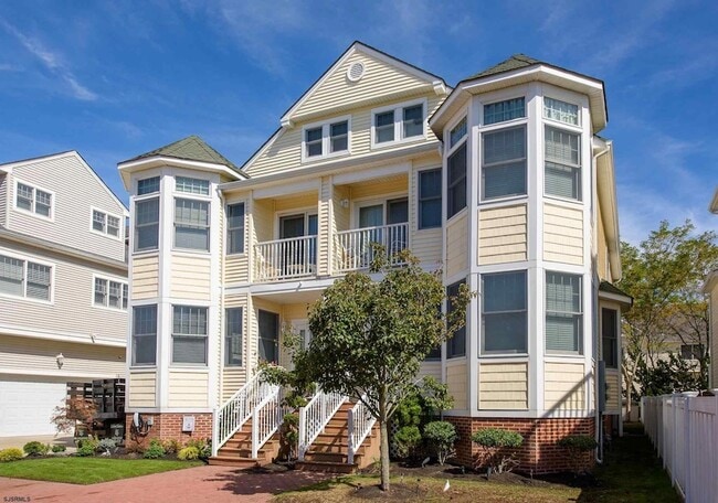 Building Photo - 213 N Jefferson Ave