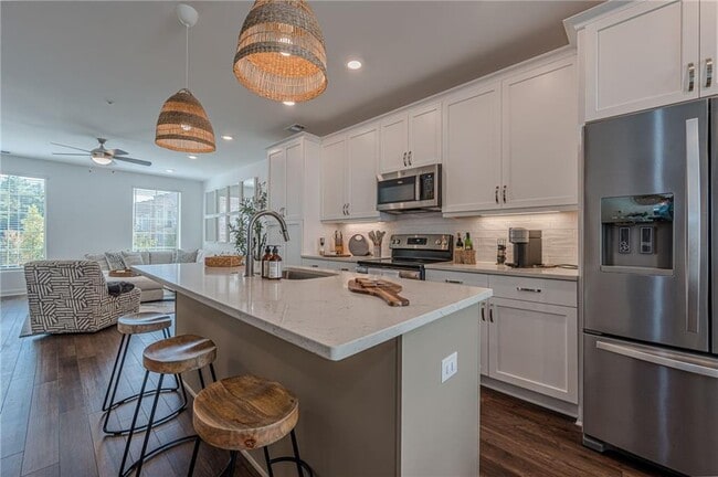 Building Photo - 515 Burton Dr