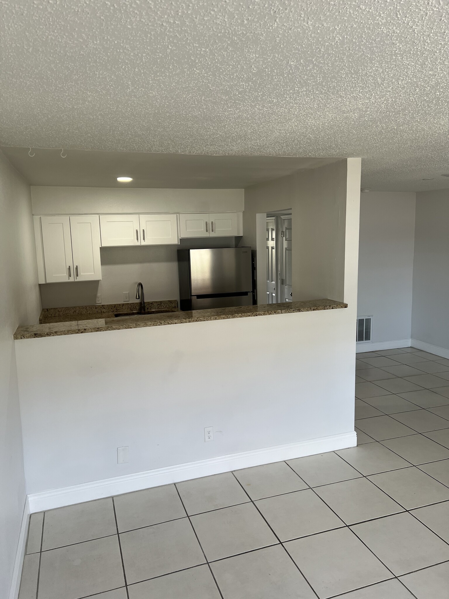 Building Photo - 9217 Tudor Dr