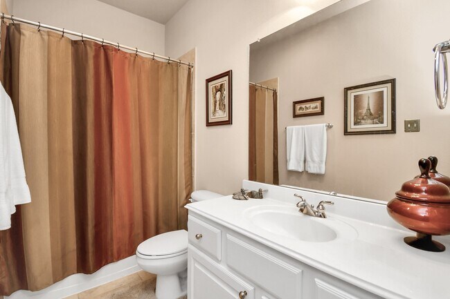 Building Photo - 8030 Crescent Knolls Dr