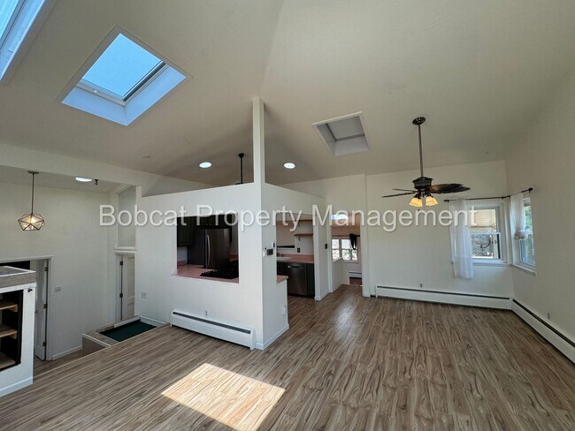 Building Photo - 3 Bed, 2 Bath Home Located in West Carson ...