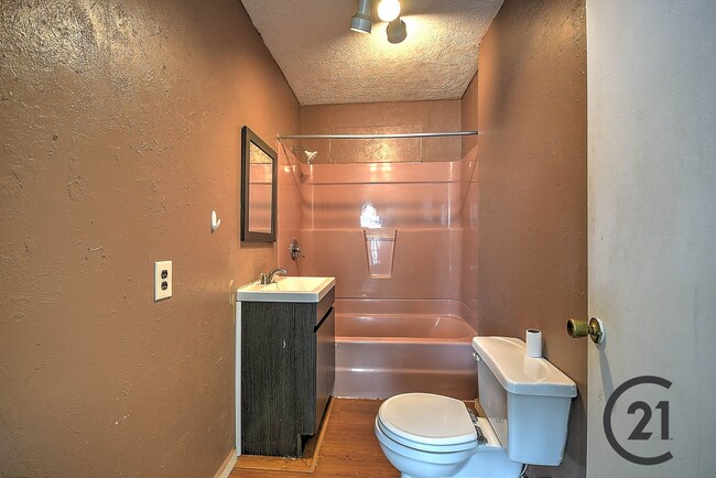 Building Photo - 1305 Willow St