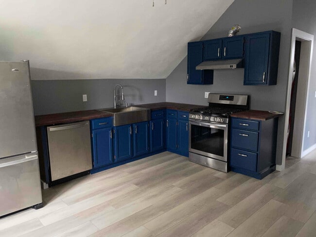 Building Photo - 17 Radcliffe Ave