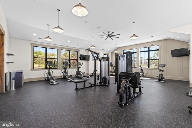 Building Photo - 2762 Maplewood Cir