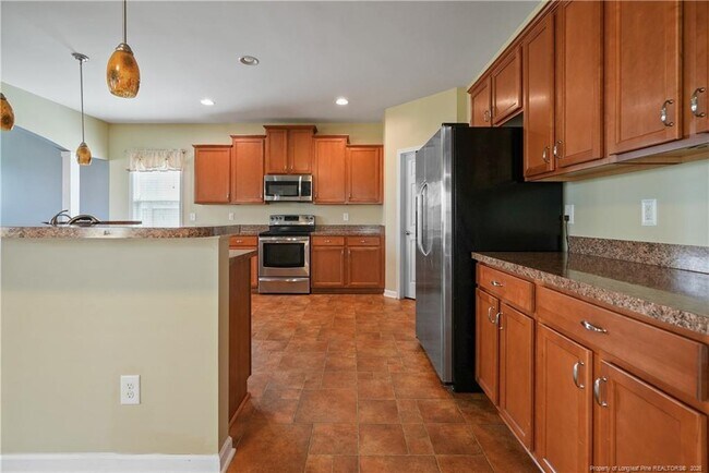 Building Photo - 415 Highgrove Dr