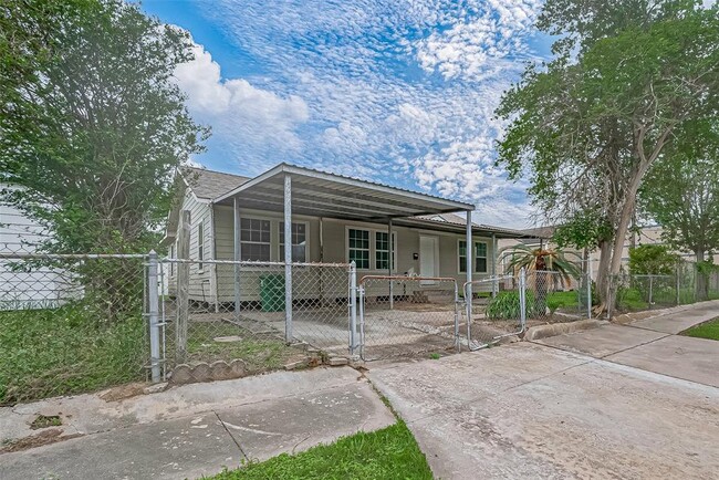 Building Photo - 1143 Majestic St