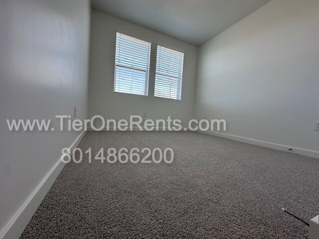 Building Photo - Move-in special:  First month's rent free!