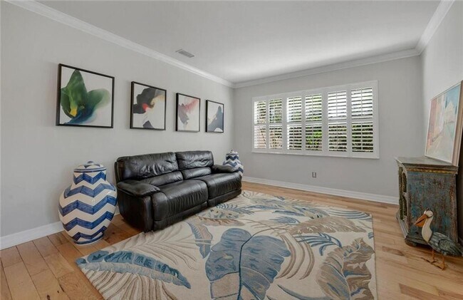 Building Photo - ***STUNNING FURNISHED/ UNFURNISHED ANNUAL*...