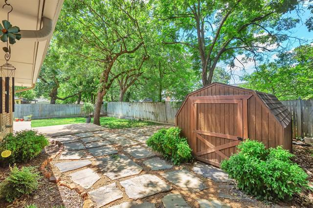 Building Photo - 2717 Meadow Green