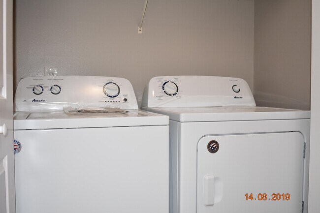 Building Photo - 1802 Falconcrest St