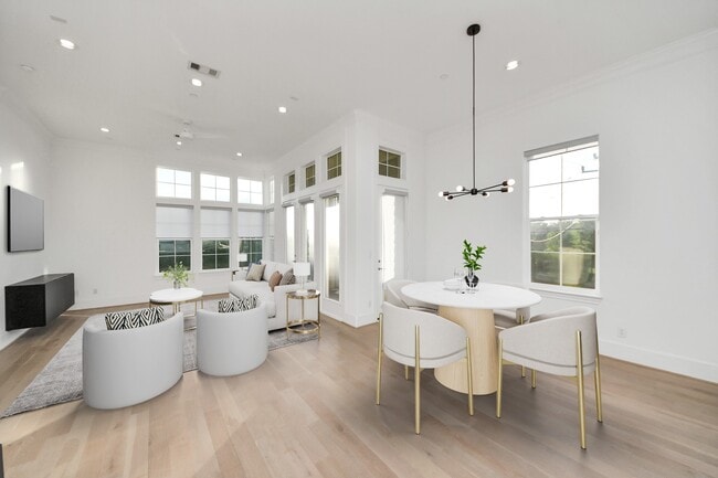 Building Photo - 4005 Woodshire Vlg Ests