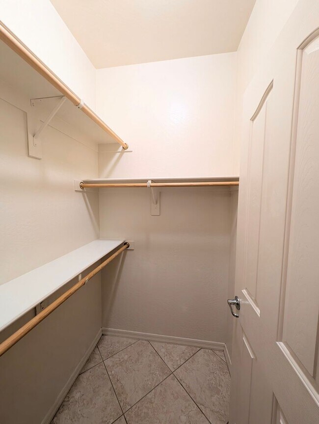 Building Photo - AVAILABLE NOW IN GREAT CHANDLER LOCATION!!!