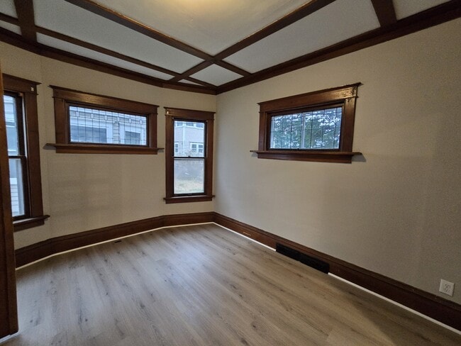 Building Photo - 349 17th St SE