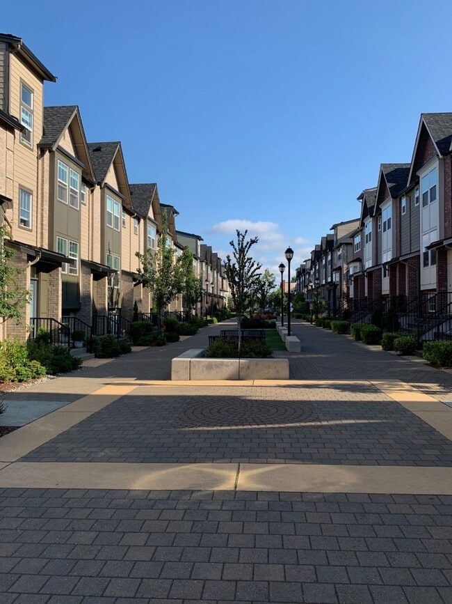 Building Photo - 3 bd 3 bath townhome Issaquah highlands