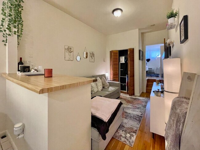 Building Photo - 707 Adams St