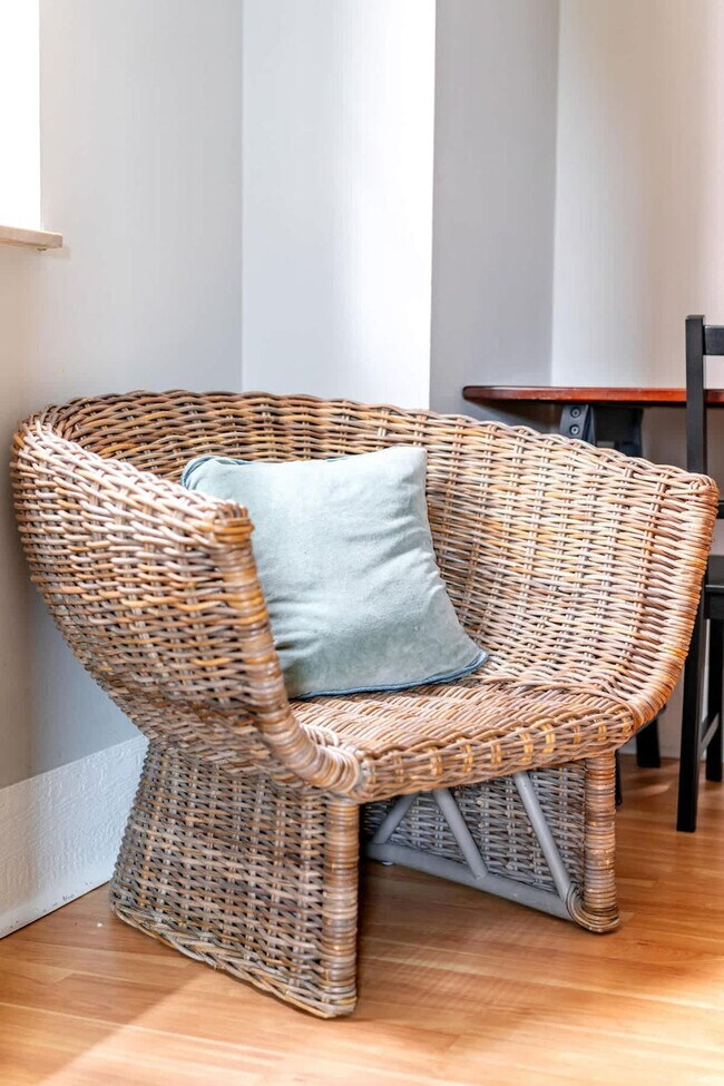 Building Photo - 605 Dennison Ave