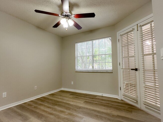 Building Photo - HIDDEN VILLAGE • 2 bd • 2 ba • 792 ft² HEATHROW AREA)