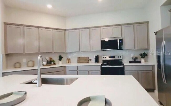 Building Photo - 2602 Lola Ln