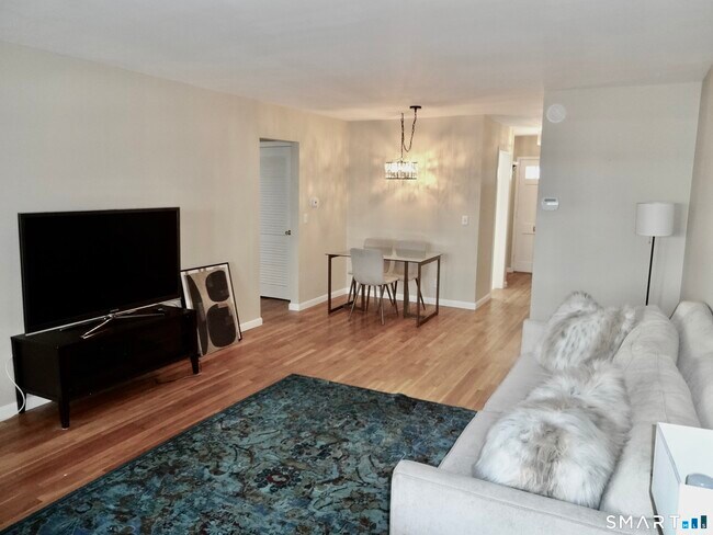 Building Photo - 245 Unquowa Rd