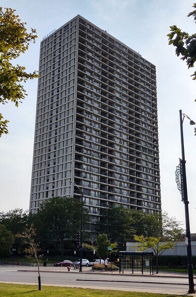 2. Building - 1960 N Lincoln Park W