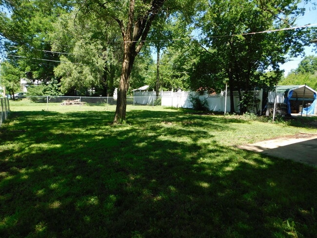 Building Photo - Affordable 3 bedroom/1 bath in El Dorado!