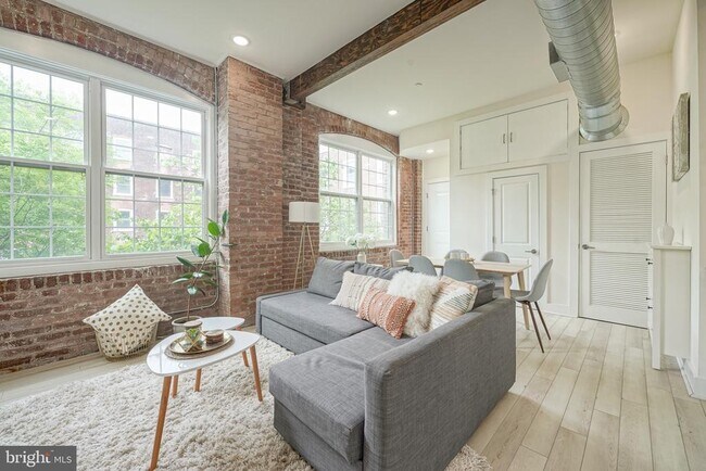 Building Photo - 1508 N Mascher St