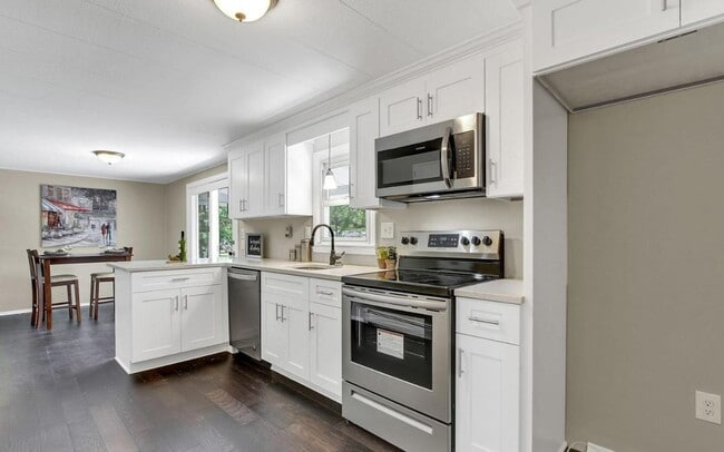 Building Photo - Coming Soon! 3 Bedroom 1.5 Bath Home in Fa...