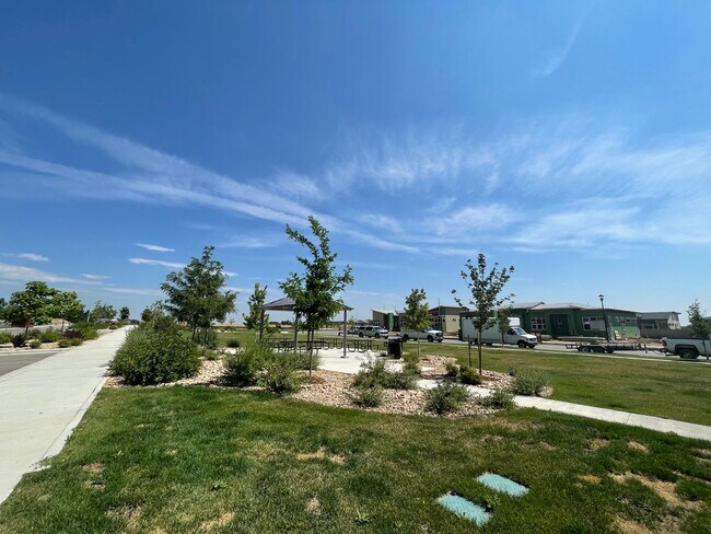 Building Photo - LOVELY 2 BED/2.5 BATH Great location near Boulder!