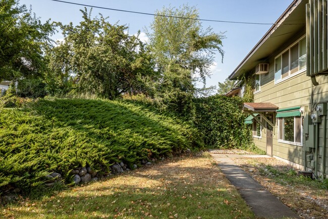 Building Photo - 603-605.5-6055 N Virginia Ct